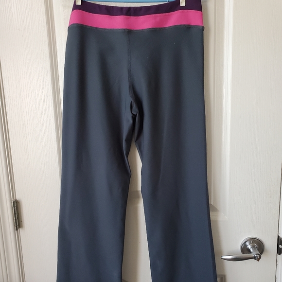 Nike trackpants - Picture 2 of 3